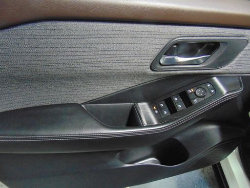 Used 2023 Nissan Rogue SV FWD image 8