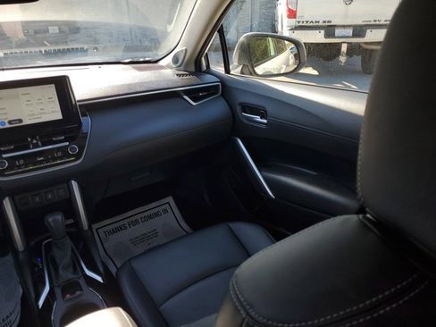 Used 2023 Toyota Corolla Cross XLE image 24