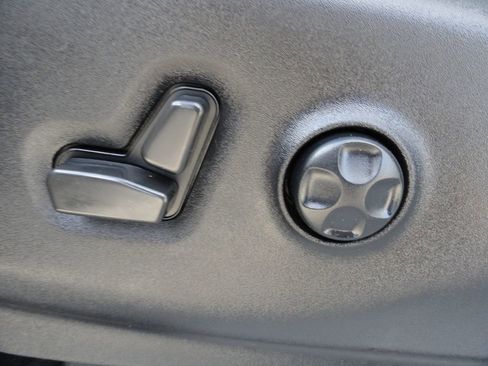 Used 2021 Chrysler Pacifica Touring-L image 35