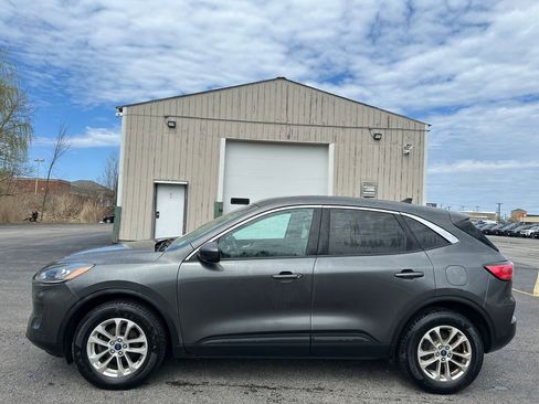 Used 2020 Ford Escape SE image 8