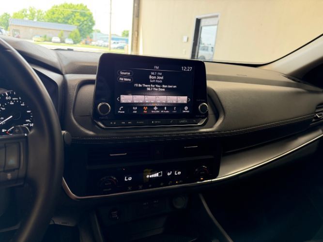 Used 2025 Nissan Rogue SV AWD/4WD image 16