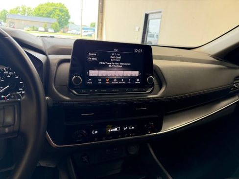 Used 2025 Nissan Rogue SV AWD/4WD image 16