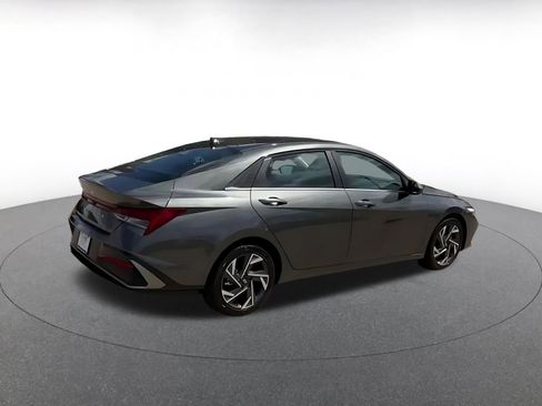 Used 2025 Hyundai Elantra SEL image 12