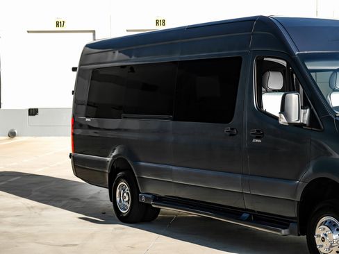Used 2023 Mercedes-Benz Sprinter 3500 image 19