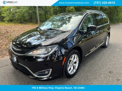 Used 2018 Chrysler Pacifica Touring-L w/ Tire & Wheel Group