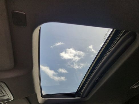 Used 2022 Chevrolet Silverado 1500 High Country w/ High Country Premium Package image 18