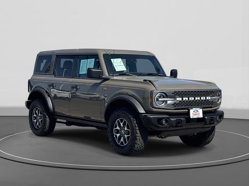 Certified 2025 Ford Bronco Badlands AWD/4WD image 3
