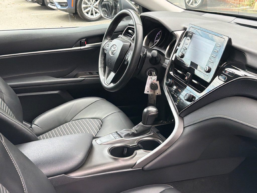 Used 2024 Toyota Camry SE FWD image 11