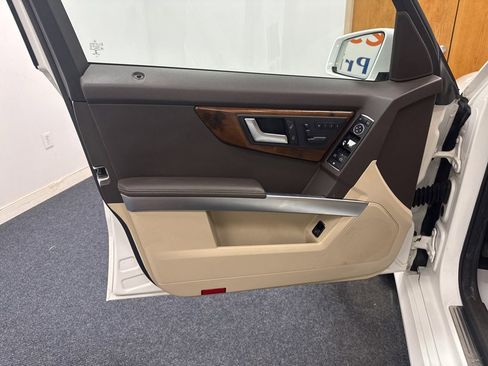 Used 2015 Mercedes-Benz GLK 350 4MATIC image 5