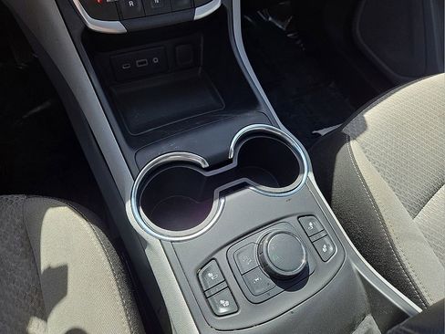 Used 2024 GMC Terrain SLE w/ Driver Convenience Package FWD image 30
