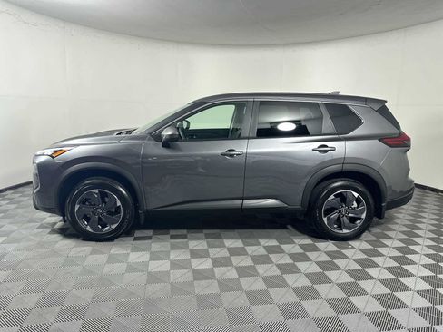 Used 2025 Nissan Rogue SV FWD image 4