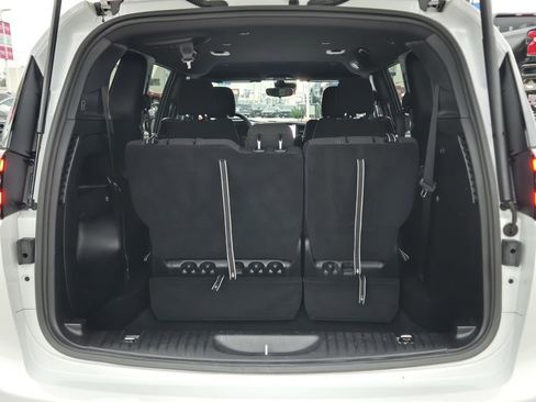 Used 2024 Chrysler Pacifica Touring image 12