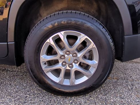 Used 2020 Chevrolet Traverse LT image 14