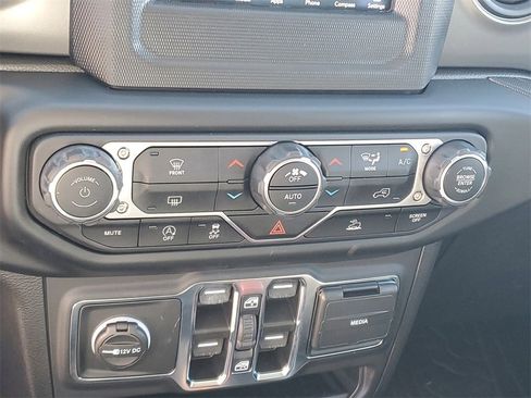 Used 2023 Jeep Wrangler Willys image 18