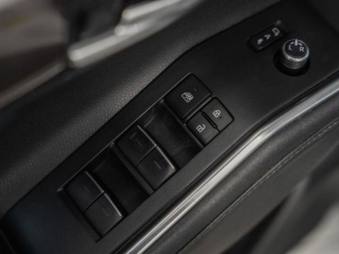 Used 2023 Toyota Highlander Limited image 41