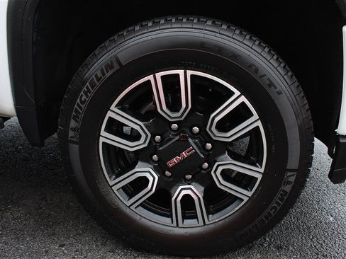 Used 2022 GMC Sierra 2500 AT4 w/ AT4 Preferred Package AWD/4WD image 11