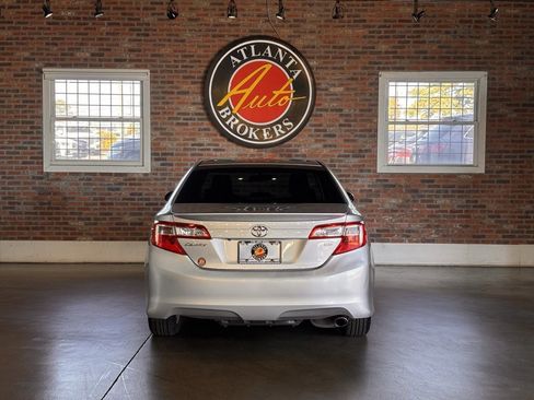 Used 2014 Toyota Camry SE image 31