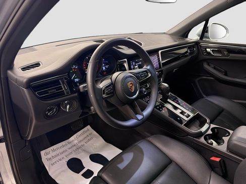 Used 2026 Porsche Macan AWD/4WD image 4