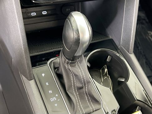 Used 2023 Volkswagen Atlas SE image 16