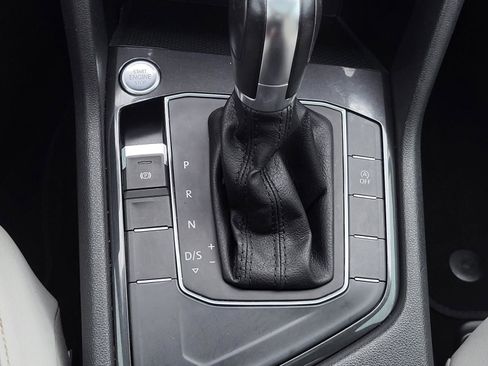 Used 2018 Volkswagen Tiguan SEL FWD image 29