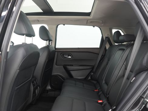 Used 2022 Nissan Rogue SV w/ SV Premium Package image 20