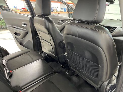 Used 2018 Chevrolet Trax LT w/ LT Convenience Package FWD image 19