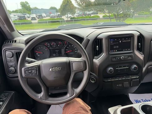 Used 2024 Chevrolet Silverado 1500 Custom Trail Boss w/ Dark Appearance Package AWD/4WD image 17