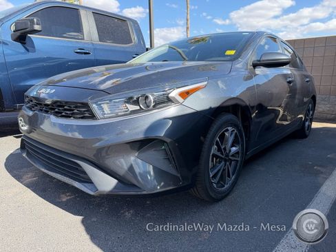 Used 2023 Kia Forte LXS FWD image 5