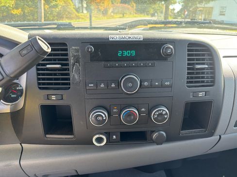 Used 2011 Chevrolet Silverado 2500 W/T w/ Snow Plow Prep Package image 28