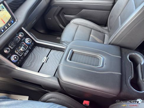Used 2023 GMC Yukon XL Denali AWD/4WD image 25