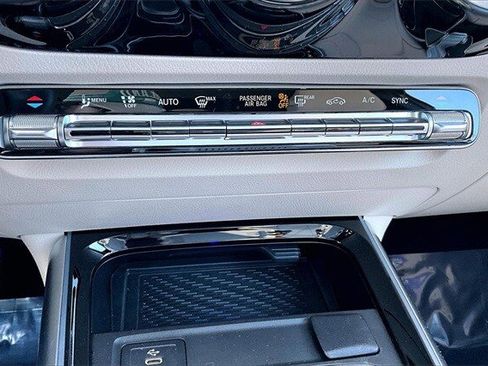 Certified 2025 Mercedes-Benz GLA 250 4MATIC image 18