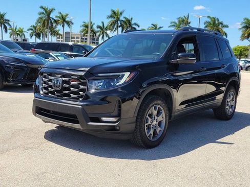 Used 2025 Honda Passport TrailSport image 3