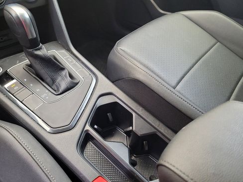 Used 2020 Volkswagen Tiguan SE w/ Panoramic Sunroof Package FWD image 26