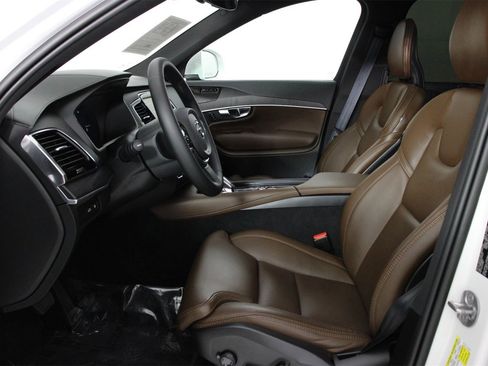 Certified 2023 Volvo XC90 T8 Ultimate image 31