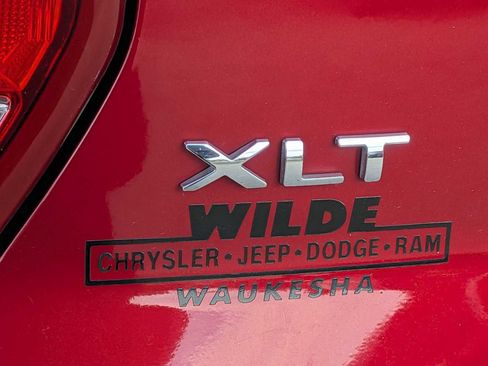 Used 2019 Ford Explorer XLT image 12