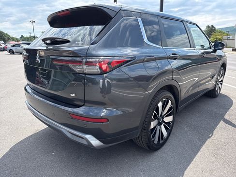 Used 2025 Mitsubishi Outlander SE AWD/4WD image 3