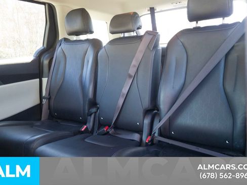 Used 2024 Kia Carnival LX FWD image 16