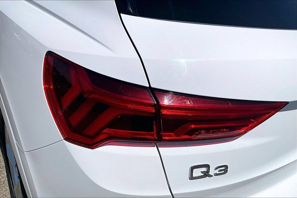 Used 2021 Audi Q3 2.0T Premium w/ Convenience Package AWD/4WD image 27