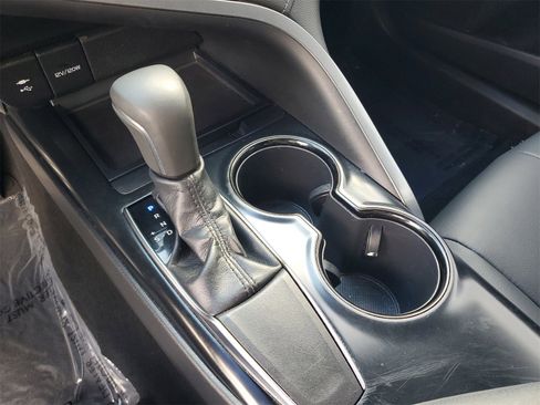 Used 2019 Toyota Camry L image 25
