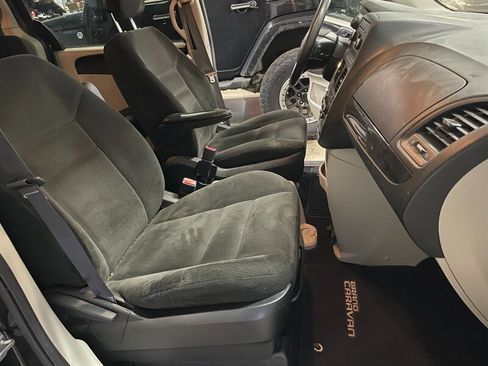 Used 2015 Dodge Grand Caravan SE w/ Quick Order Package 29E SE image 18