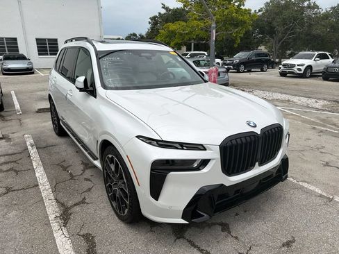 Used 2023 BMW X7 xDrive40i w/ Executive Package AWD/4WD image 3
