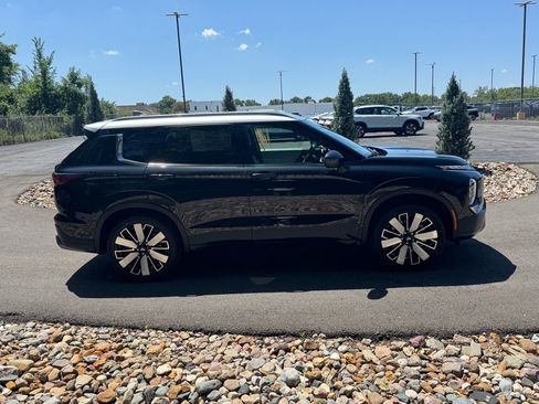 Used 2025 Mitsubishi Outlander AWD image 6