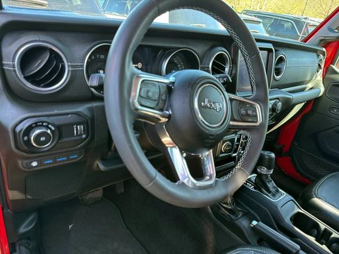 Used 2023 Jeep Wrangler Unlimited Sahara w/ Cold Weather Group AWD/4WD image 11