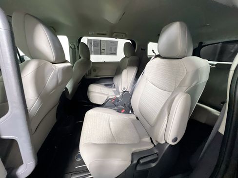Used 2022 Toyota Sienna LE image 29