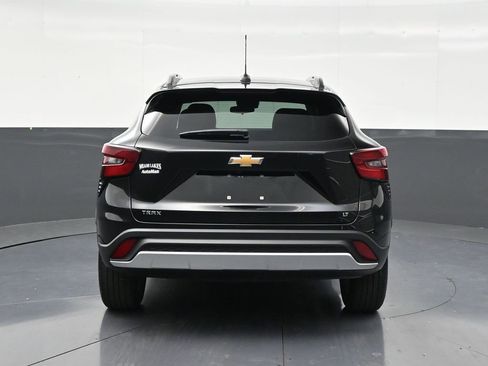 Used 2026 Chevrolet Trax LT FWD image 4