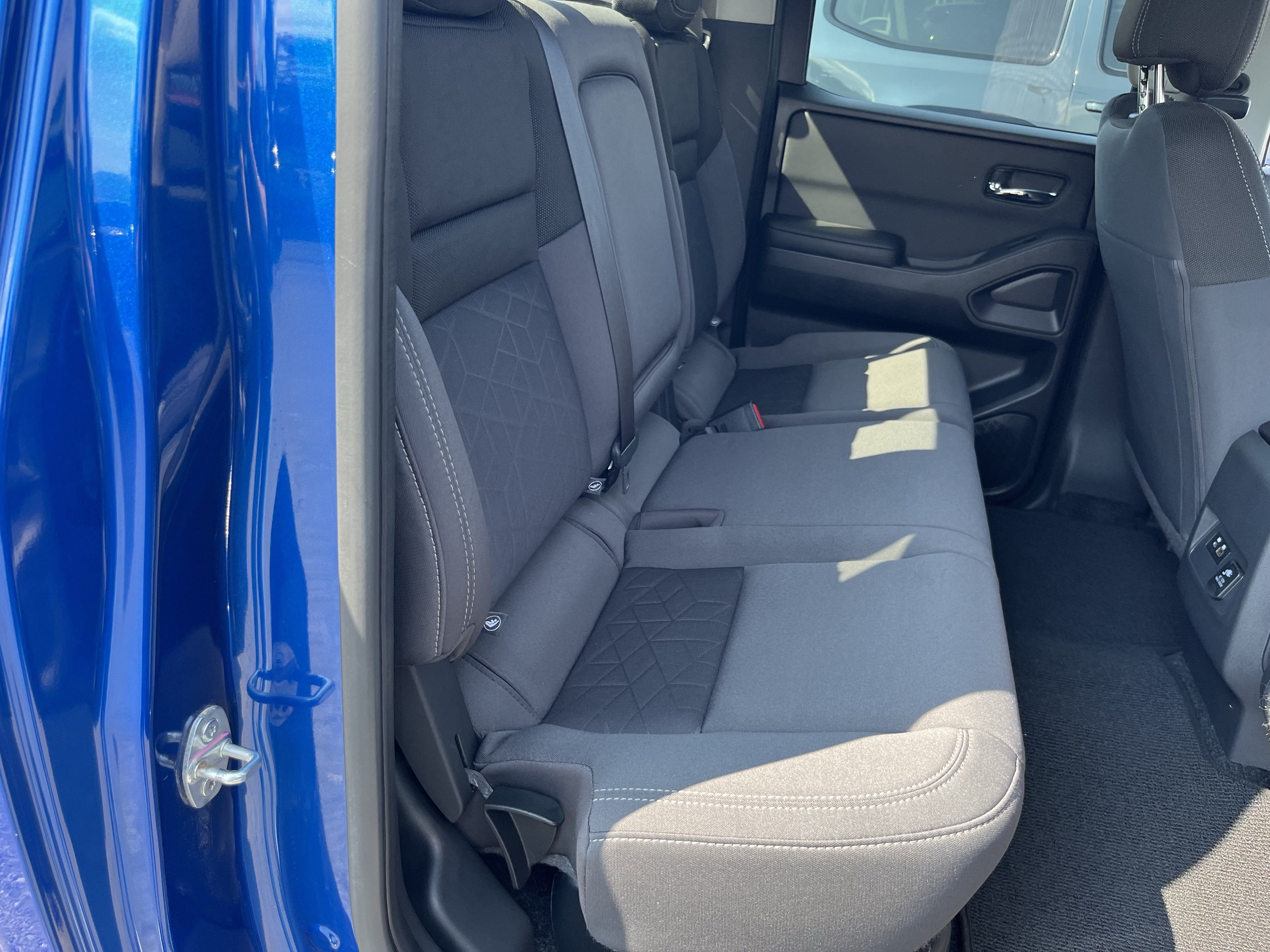 Used 2025 Nissan Frontier SV w/ SV Convenience Package AWD/4WD image 4