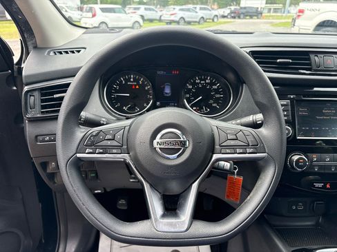 Used 2020 Nissan Rogue Sport S FWD image 11