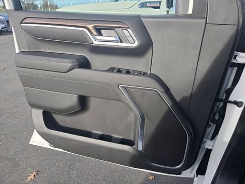 New 2026 GMC Sierra 1500 SLE image 19