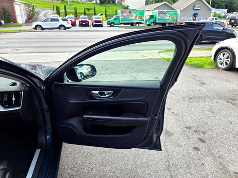 Used 2023 Volvo S60 B5 Core image 17