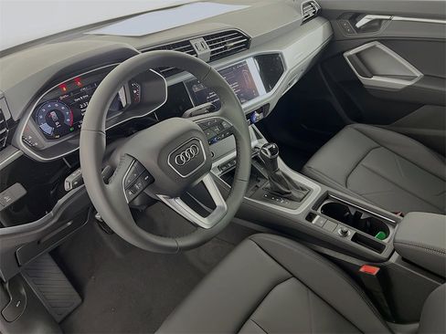 New 2025 Audi Q3 2.0T Premium image 9
